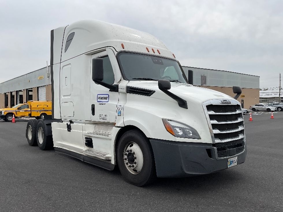 Sleeper Tractor-Heavy Duty Tractors-Freightliner-2022-T12664ST-Philadelphia-PA-453,420\n\t\tmiles-$ 73,000 - Image 1