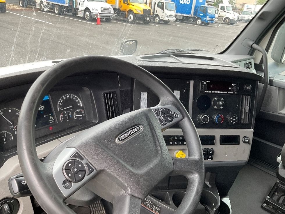 Sleeper Tractor-Heavy Duty Tractors-Freightliner-2022-T12664ST-Philadelphia-PA-453,420\n\t\tmiles-$ 73,000 - Image 11