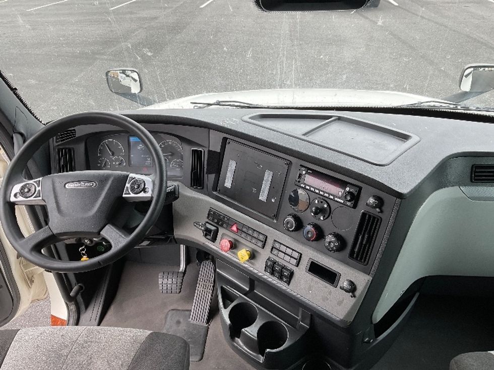 Sleeper Tractor-Heavy Duty Tractors-Freightliner-2022-T12664ST-Philadelphia-PA-453,420\n\t\tmiles-$ 73,000 - Image 12