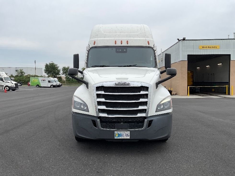 Sleeper Tractor-Heavy Duty Tractors-Freightliner-2022-T12664ST-Philadelphia-PA-453,420\n\t\tmiles-$ 73,000 - Image 2