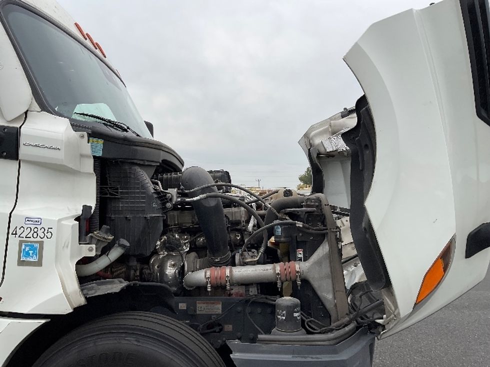 Sleeper Tractor-Heavy Duty Tractors-Freightliner-2022-T12664ST-Philadelphia-PA-453,420\n\t\tmiles-$ 73,000 - Image 20