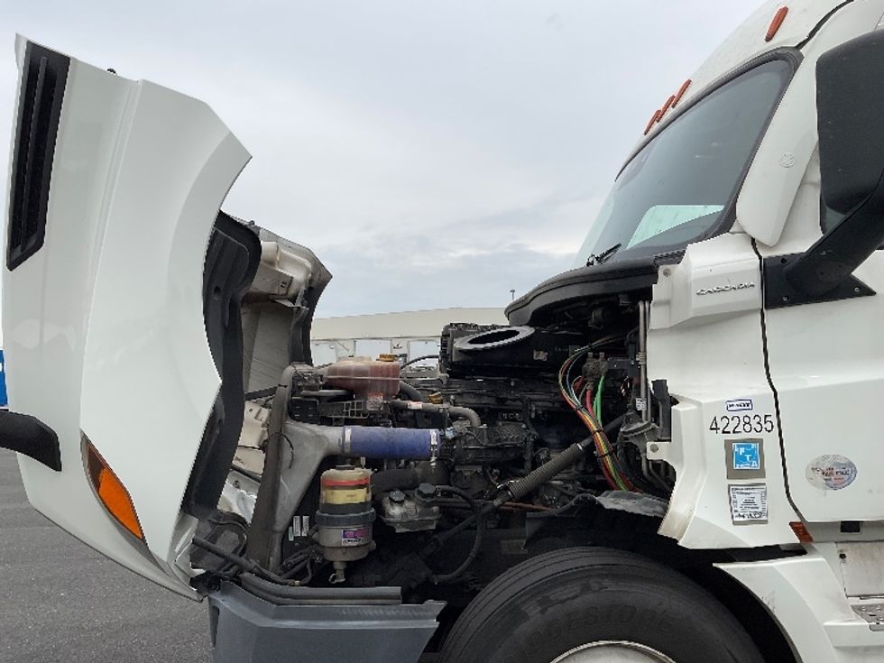 Sleeper Tractor-Heavy Duty Tractors-Freightliner-2022-T12664ST-Philadelphia-PA-453,420\n\t\tmiles-$ 73,000 - Image 21