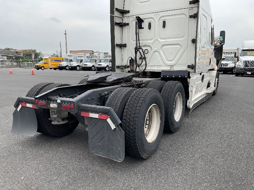 Sleeper Tractor-Heavy Duty Tractors-Freightliner-2022-T12664ST-Philadelphia-PA-453,420\n\t\tmiles-$ 73,000 - Image 22