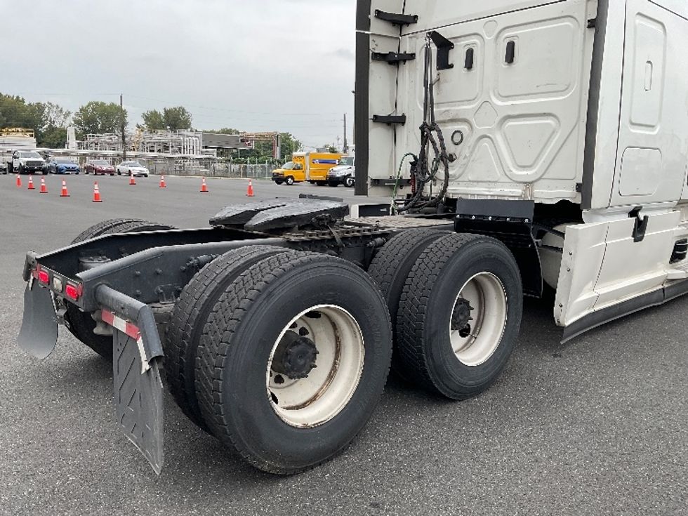 Sleeper Tractor-Heavy Duty Tractors-Freightliner-2022-T12664ST-Philadelphia-PA-453,420\n\t\tmiles-$ 73,000 - Image 23