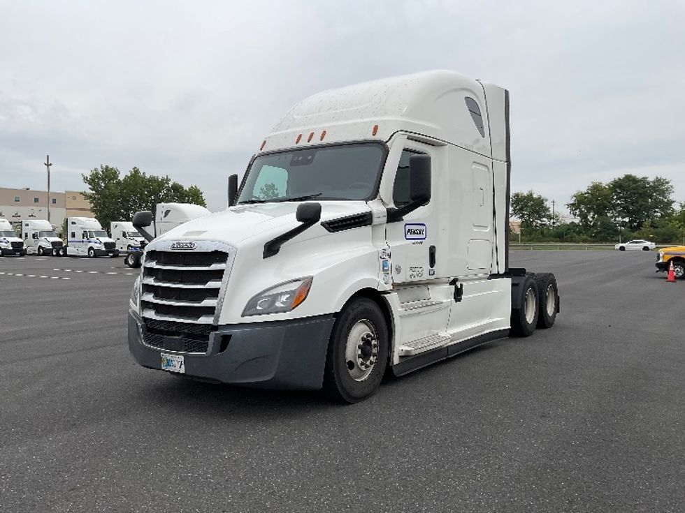 Sleeper Tractor-Heavy Duty Tractors-Freightliner-2022-T12664ST-Philadelphia-PA-453,420\n\t\tmiles-$ 73,000 - Image 3