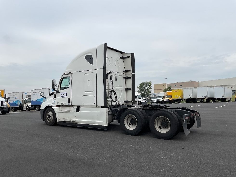 Sleeper Tractor-Heavy Duty Tractors-Freightliner-2022-T12664ST-Philadelphia-PA-453,420\n\t\tmiles-$ 73,000 - Image 5