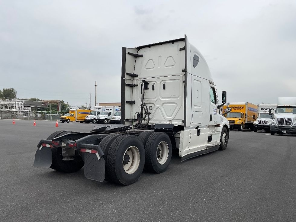 Sleeper Tractor-Heavy Duty Tractors-Freightliner-2022-T12664ST-Philadelphia-PA-453,420\n\t\tmiles-$ 73,000 - Image 7