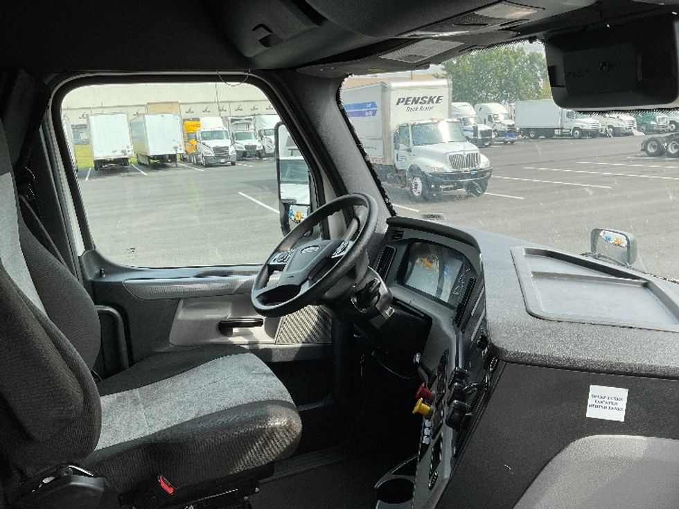 Sleeper Tractor-Heavy Duty Tractors-Freightliner-2022-T12664ST-Philadelphia-PA-539,881\n\t\tmiles-$ 64,750 - Image 15