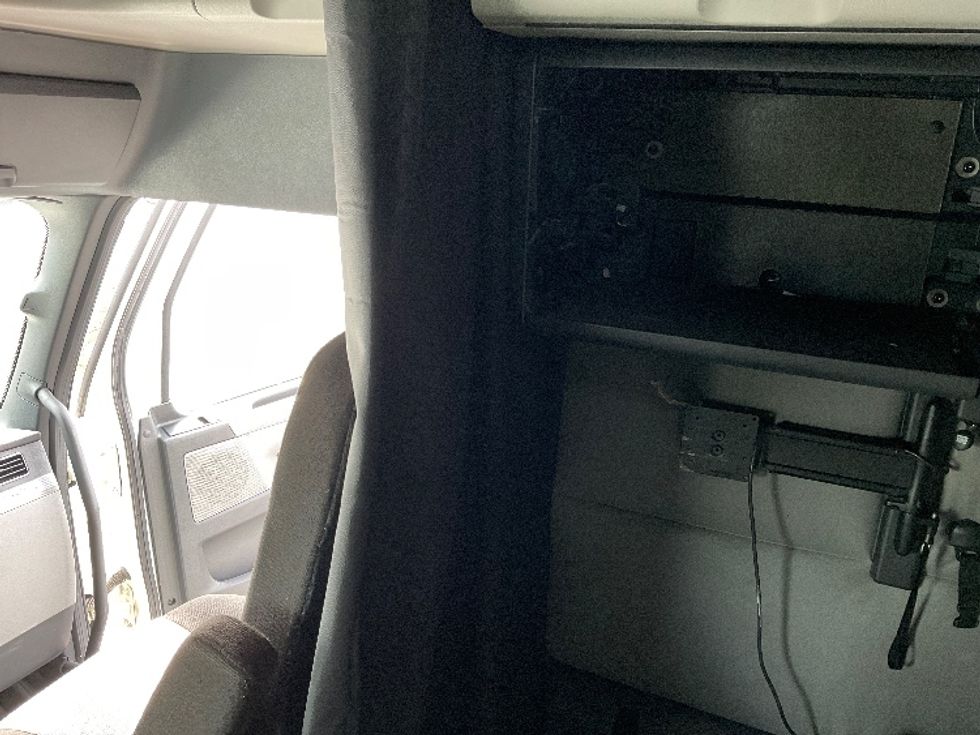 Sleeper Tractor-Heavy Duty Tractors-Freightliner-2022-T12664ST-Philadelphia-PA-539,881\n\t\tmiles-$ 64,750 - Image 19