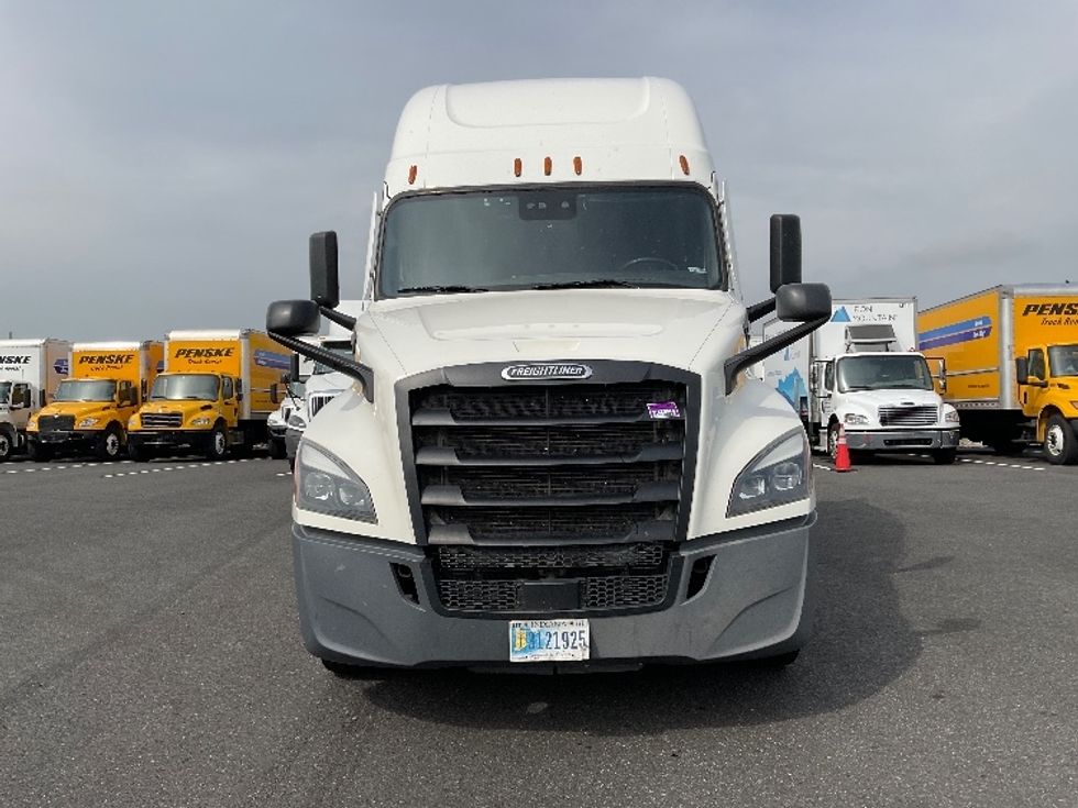 Sleeper Tractor-Heavy Duty Tractors-Freightliner-2022-T12664ST-Philadelphia-PA-539,881\n\t\tmiles-$ 64,750 - Image 2