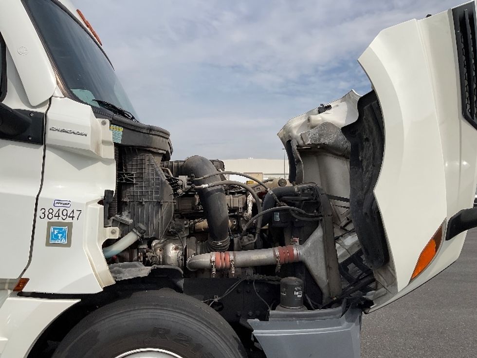 Sleeper Tractor-Heavy Duty Tractors-Freightliner-2022-T12664ST-Philadelphia-PA-539,881\n\t\tmiles-$ 64,750 - Image 20