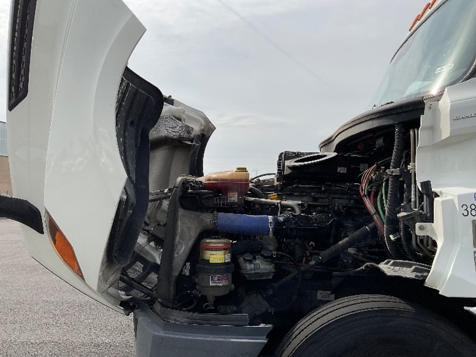 Sleeper Tractor-Heavy Duty Tractors-Freightliner-2022-T12664ST-Philadelphia-PA-539,881\n\t\tmiles-$ 64,750 - Image 21