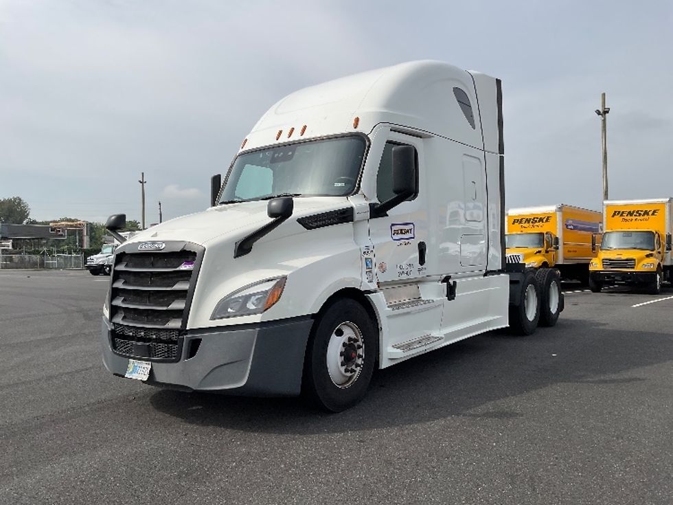 Sleeper Tractor-Heavy Duty Tractors-Freightliner-2022-T12664ST-Philadelphia-PA-539,881\n\t\tmiles-$ 64,750 - Image 3