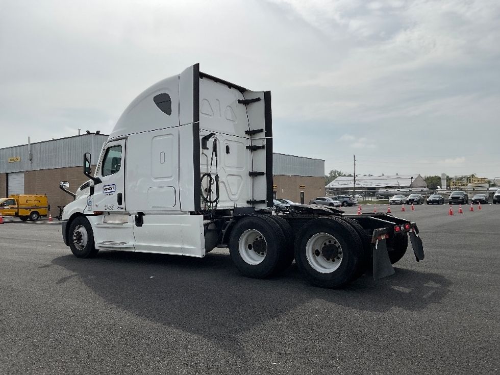Sleeper Tractor-Heavy Duty Tractors-Freightliner-2022-T12664ST-Philadelphia-PA-539,881\n\t\tmiles-$ 64,750 - Image 5