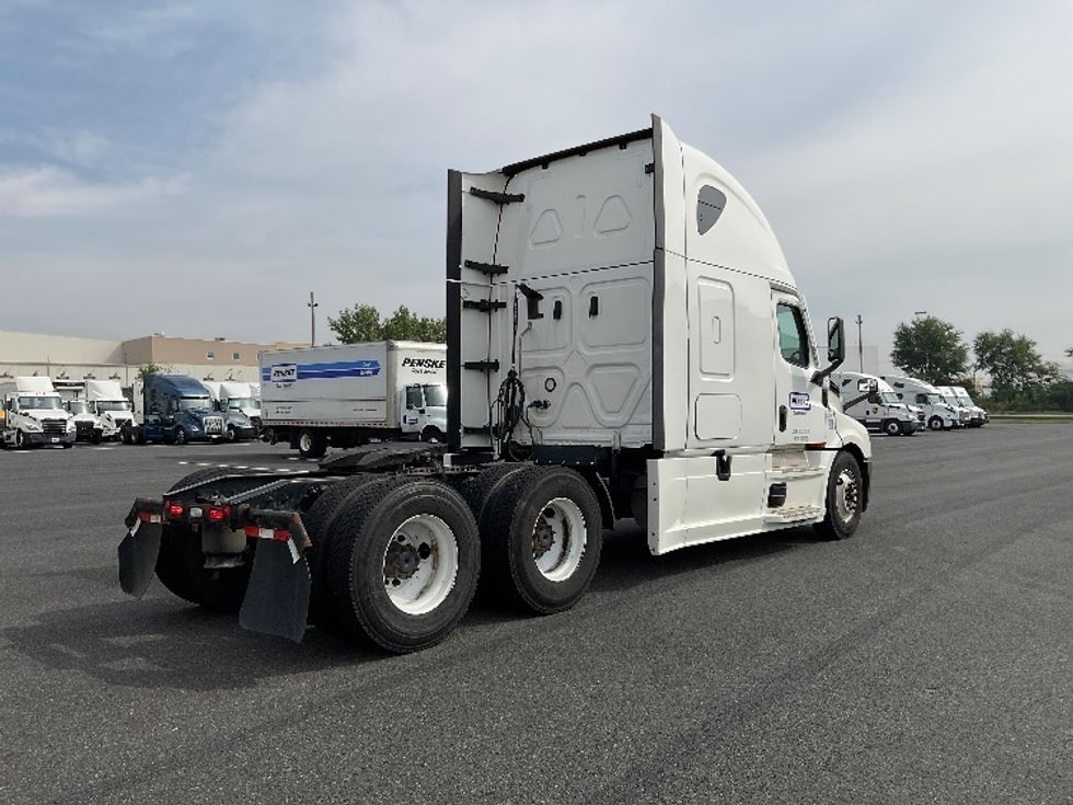 Sleeper Tractor-Heavy Duty Tractors-Freightliner-2022-T12664ST-Philadelphia-PA-539,881\n\t\tmiles-$ 64,750 - Image 7