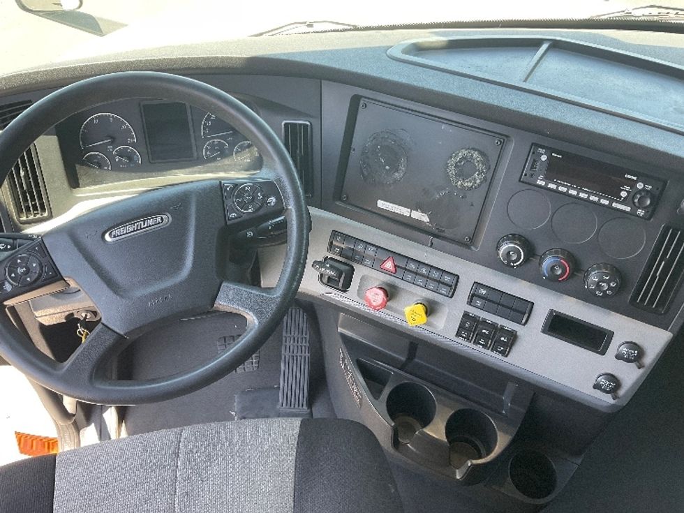 Sleeper Tractor-Heavy Duty Tractors-Freightliner-2022-T12664ST-Phoenix-AZ-347,703\n\t\tmiles-$ 93,250 - Image 11
