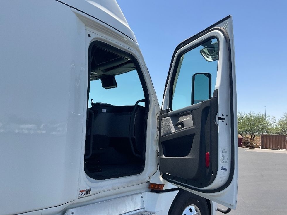 Sleeper Tractor-Heavy Duty Tractors-Freightliner-2022-T12664ST-Phoenix-AZ-347,703\n\t\tmiles-$ 93,250 - Image 13