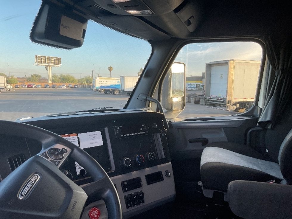 Sleeper Tractor-Heavy Duty Tractors-Freightliner-2022-T12664ST-Phoenix-AZ-416,166\n\t\tmiles-$ 80,750 - Image 10