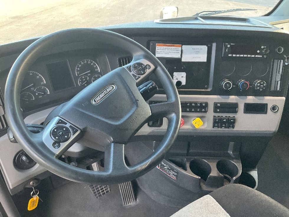 Sleeper Tractor-Heavy Duty Tractors-Freightliner-2022-T12664ST-Phoenix-AZ-416,166\n\t\tmiles-$ 80,750 - Image 11