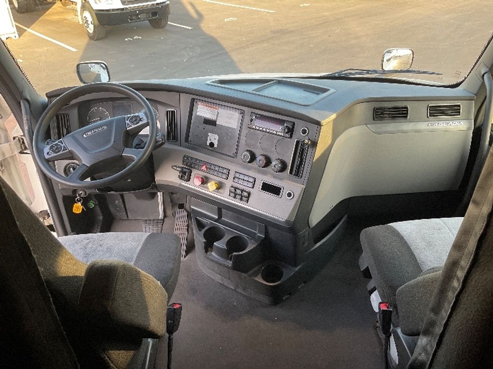 Sleeper Tractor-Heavy Duty Tractors-Freightliner-2022-T12664ST-Phoenix-AZ-416,166\n\t\tmiles-$ 80,750 - Image 12