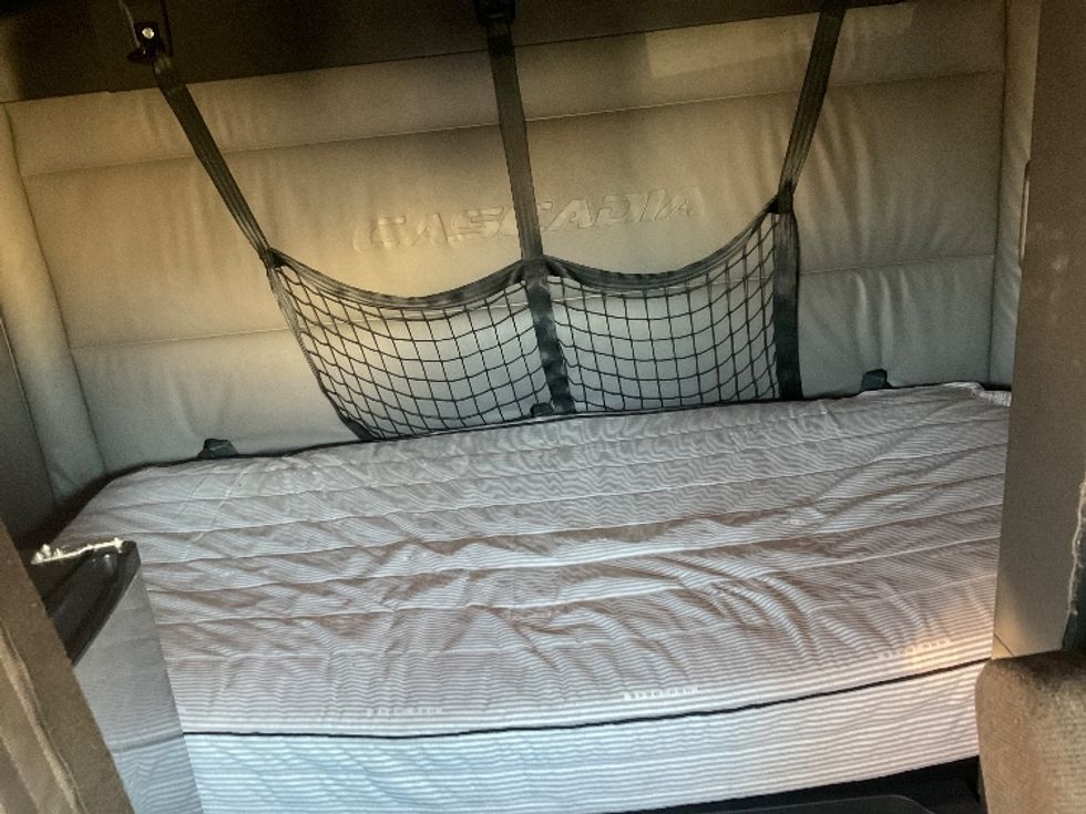 Sleeper Tractor-Heavy Duty Tractors-Freightliner-2022-T12664ST-Phoenix-AZ-416,166\n\t\tmiles-$ 80,750 - Image 16