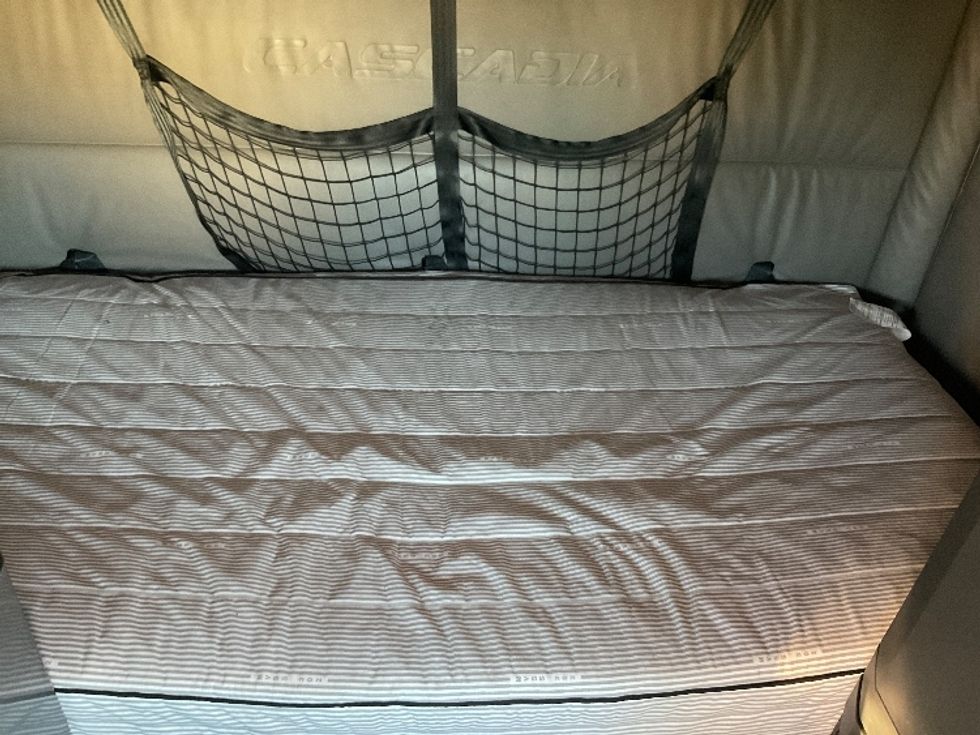 Sleeper Tractor-Heavy Duty Tractors-Freightliner-2022-T12664ST-Phoenix-AZ-416,166\n\t\tmiles-$ 80,750 - Image 17