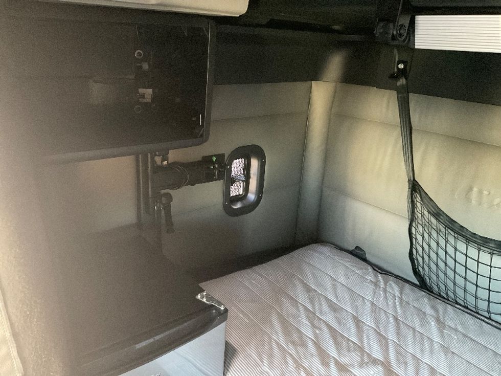 Sleeper Tractor-Heavy Duty Tractors-Freightliner-2022-T12664ST-Phoenix-AZ-416,166\n\t\tmiles-$ 80,750 - Image 19