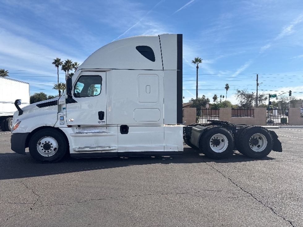 Sleeper Tractor-Heavy Duty Tractors-Freightliner-2022-T12664ST-Phoenix-AZ-416,166\n\t\tmiles-$ 80,750 - Image 4