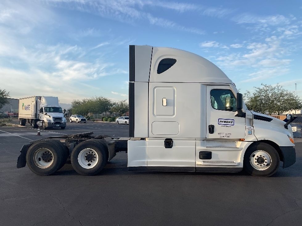 Sleeper Tractor-Heavy Duty Tractors-Freightliner-2022-T12664ST-Phoenix-AZ-416,166\n\t\tmiles-$ 80,750 - Image 8