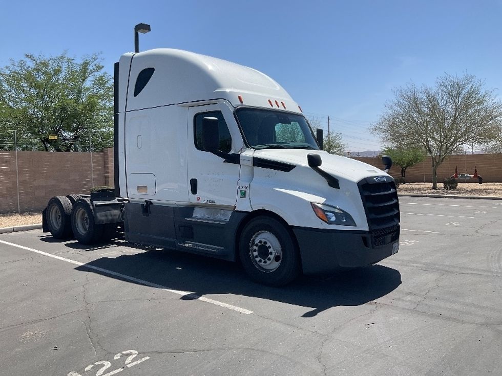 Sleeper Tractor-Heavy Duty Tractors-Freightliner-2022-T12664ST-Phoenix-AZ-483,158\n\t\tmiles-$ 69,750 - Image 1