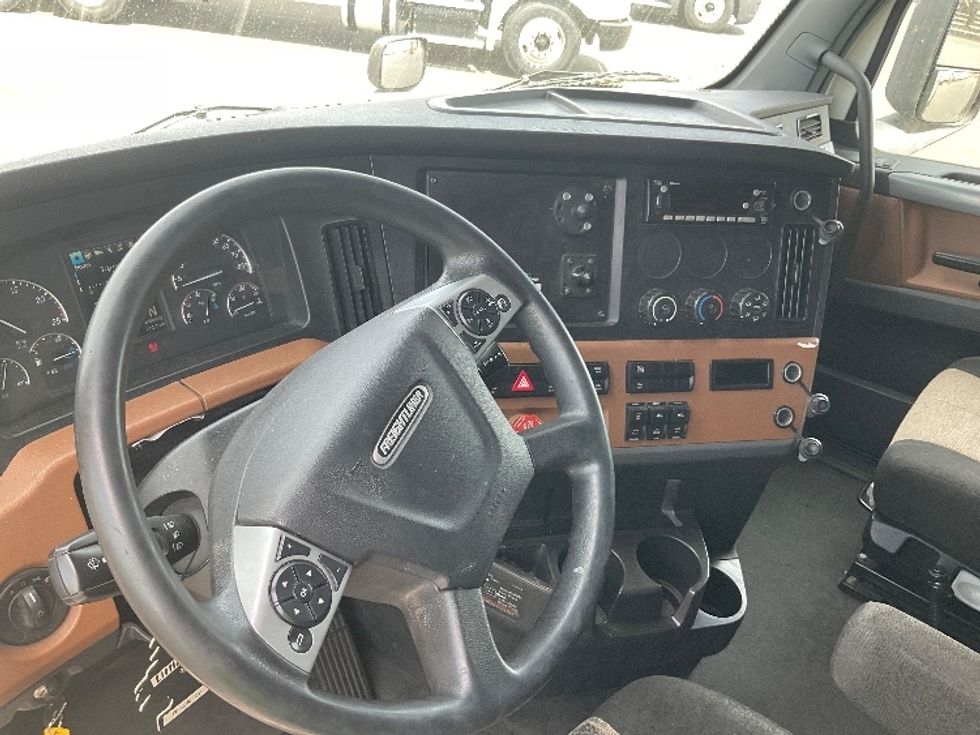 Sleeper Tractor-Heavy Duty Tractors-Freightliner-2022-T12664ST-Phoenix-AZ-483,158\n\t\tmiles-$ 69,750 - Image 10