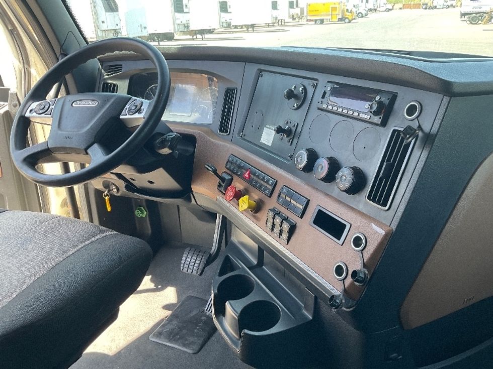 Sleeper Tractor-Heavy Duty Tractors-Freightliner-2022-T12664ST-Phoenix-AZ-483,158\n\t\tmiles-$ 69,750 - Image 11