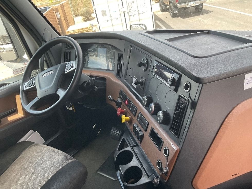 Sleeper Tractor-Heavy Duty Tractors-Freightliner-2022-T12664ST-Phoenix-AZ-483,158\n\t\tmiles-$ 69,750 - Image 15