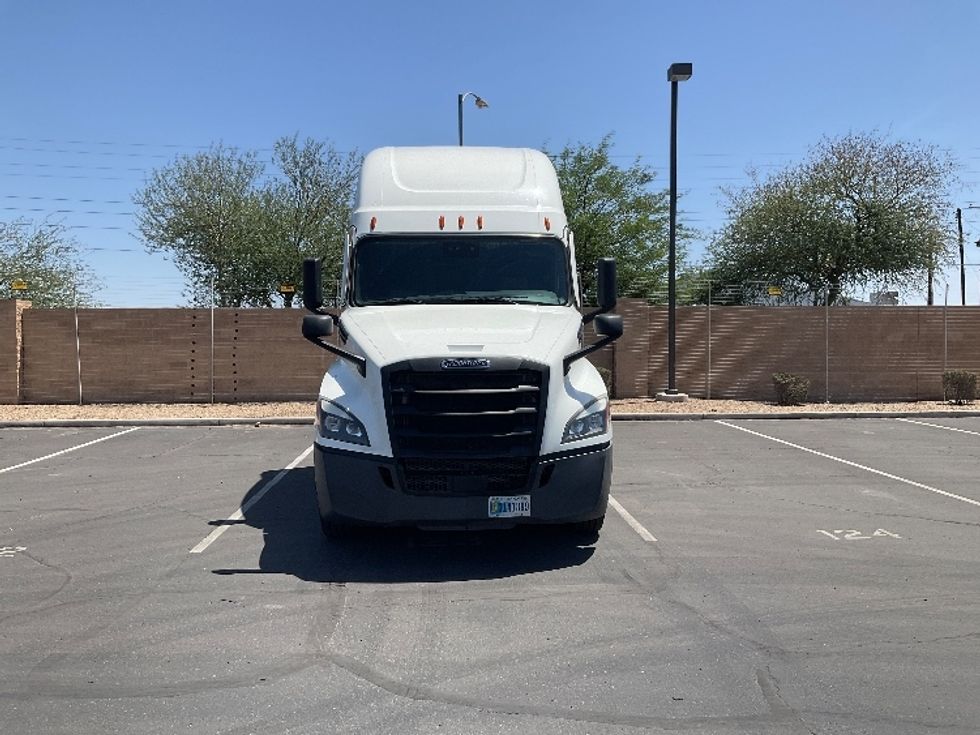 Sleeper Tractor-Heavy Duty Tractors-Freightliner-2022-T12664ST-Phoenix-AZ-483,158\n\t\tmiles-$ 69,750 - Image 2