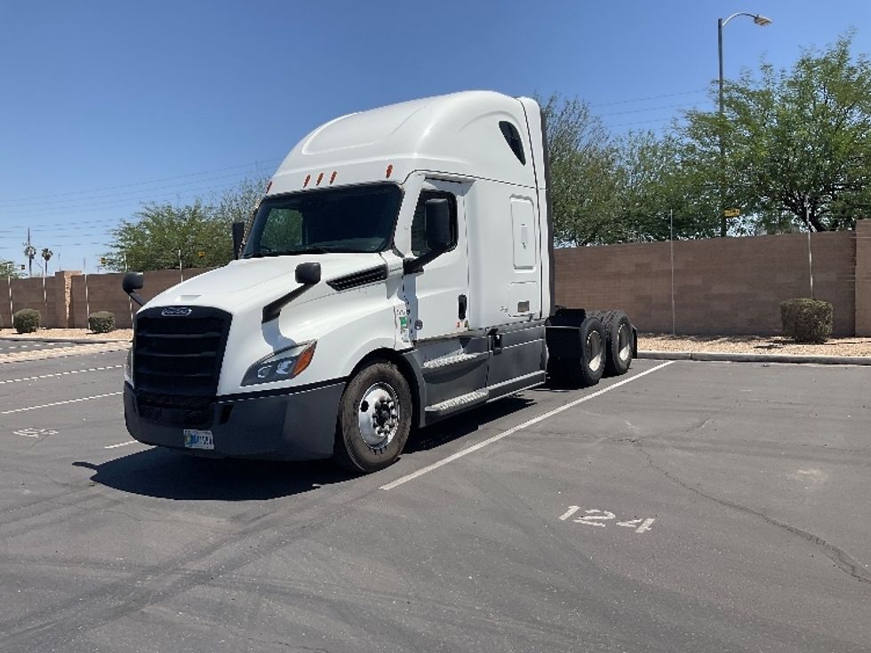 Sleeper Tractor-Heavy Duty Tractors-Freightliner-2022-T12664ST-Phoenix-AZ-483,158\n\t\tmiles-$ 69,750 - Image 3