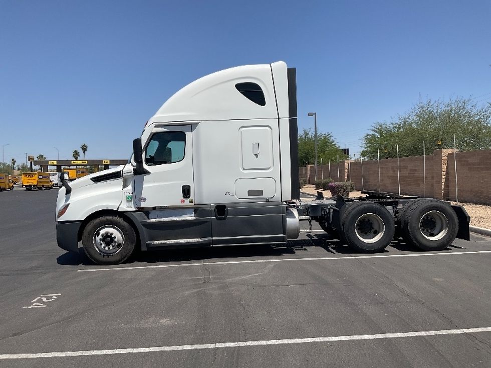 Sleeper Tractor-Heavy Duty Tractors-Freightliner-2022-T12664ST-Phoenix-AZ-483,158\n\t\tmiles-$ 69,750 - Image 4