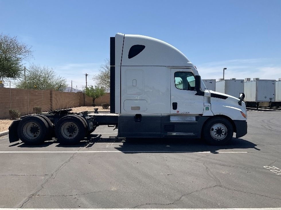 Sleeper Tractor-Heavy Duty Tractors-Freightliner-2022-T12664ST-Phoenix-AZ-483,158\n\t\tmiles-$ 69,750 - Image 8