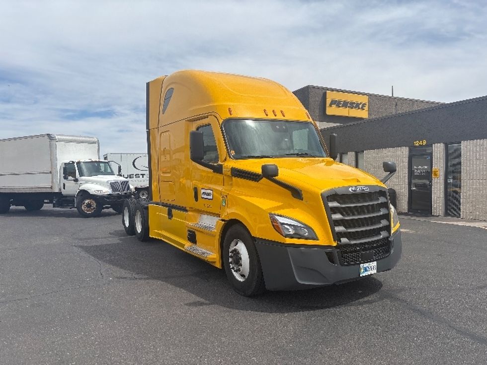 Sleeper Tractor-Heavy Duty Tractors-Freightliner-2022-T12664ST-Phoenix-AZ-486,614\n\t\tmiles-$ 60,000 - Image 1