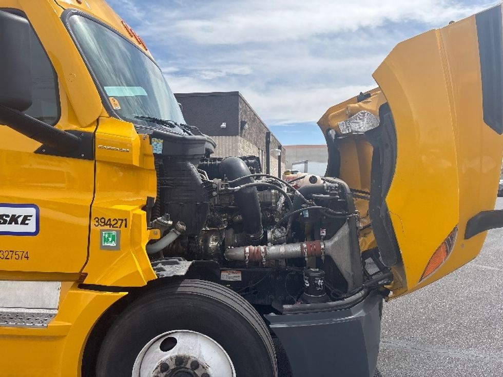 Sleeper Tractor-Heavy Duty Tractors-Freightliner-2022-T12664ST-Phoenix-AZ-486,614\n\t\tmiles-$ 60,000 - Image 19