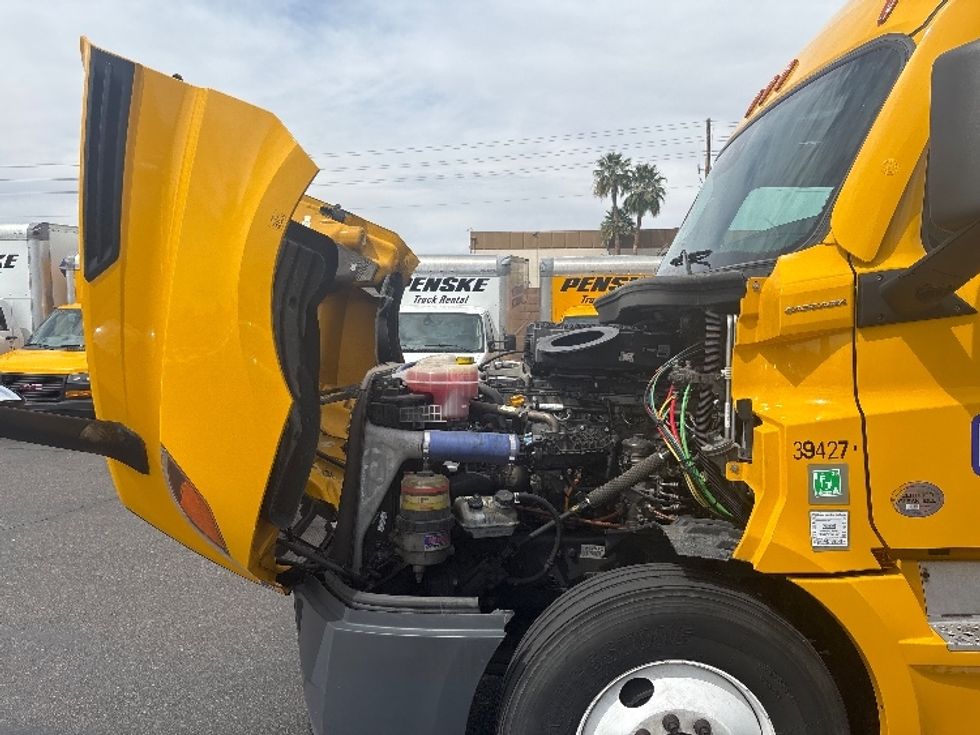 Sleeper Tractor-Heavy Duty Tractors-Freightliner-2022-T12664ST-Phoenix-AZ-486,614\n\t\tmiles-$ 60,000 - Image 20
