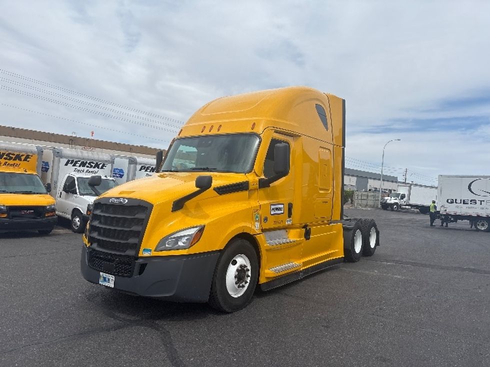 Sleeper Tractor-Heavy Duty Tractors-Freightliner-2022-T12664ST-Phoenix-AZ-486,614\n\t\tmiles-$ 60,000 - Image 3