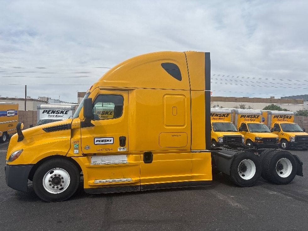Sleeper Tractor-Heavy Duty Tractors-Freightliner-2022-T12664ST-Phoenix-AZ-486,614\n\t\tmiles-$ 60,000 - Image 4