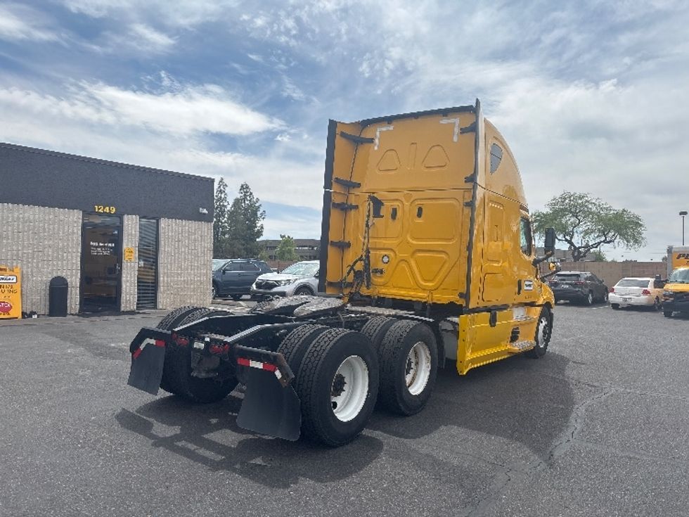 Sleeper Tractor-Heavy Duty Tractors-Freightliner-2022-T12664ST-Phoenix-AZ-486,614\n\t\tmiles-$ 60,000 - Image 7