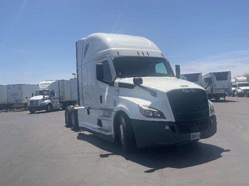 Sleeper Tractor-Heavy Duty Tractors-Freightliner-2022-T12664ST-Phoenix-AZ-506,991\n\t\tmiles-$ 66,000 - Image 1