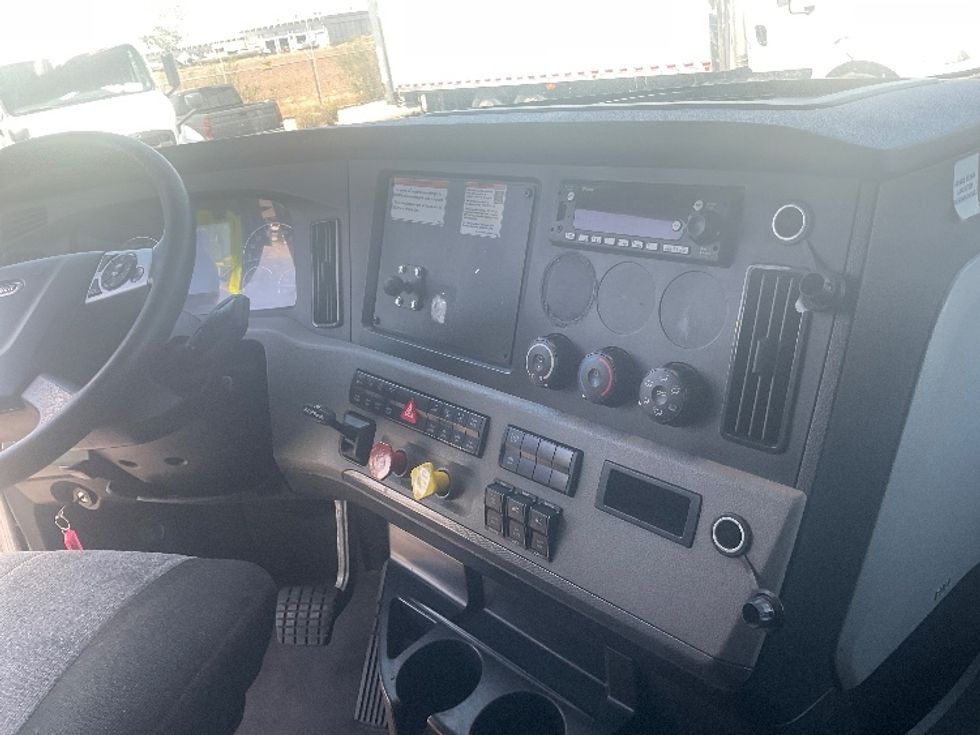 Sleeper Tractor-Heavy Duty Tractors-Freightliner-2022-T12664ST-Phoenix-AZ-506,991\n\t\tmiles-$ 66,000 - Image 12
