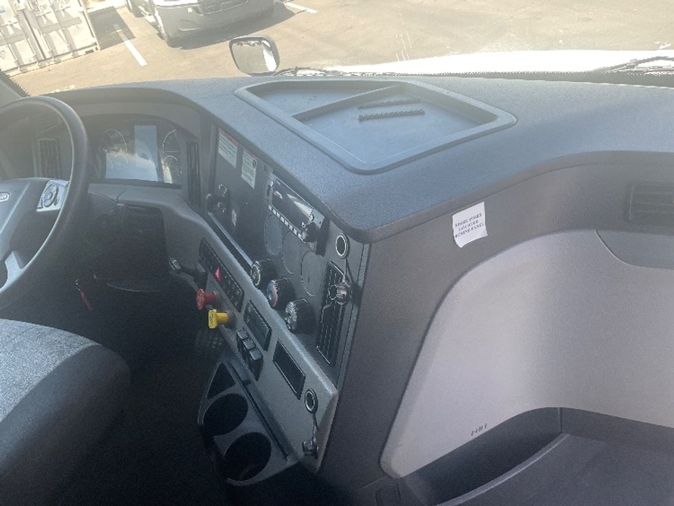 Sleeper Tractor-Heavy Duty Tractors-Freightliner-2022-T12664ST-Phoenix-AZ-506,991\n\t\tmiles-$ 66,000 - Image 15