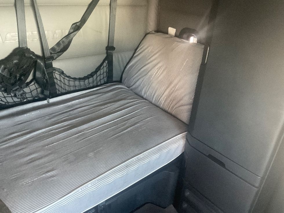Sleeper Tractor-Heavy Duty Tractors-Freightliner-2022-T12664ST-Phoenix-AZ-506,991\n\t\tmiles-$ 66,000 - Image 17