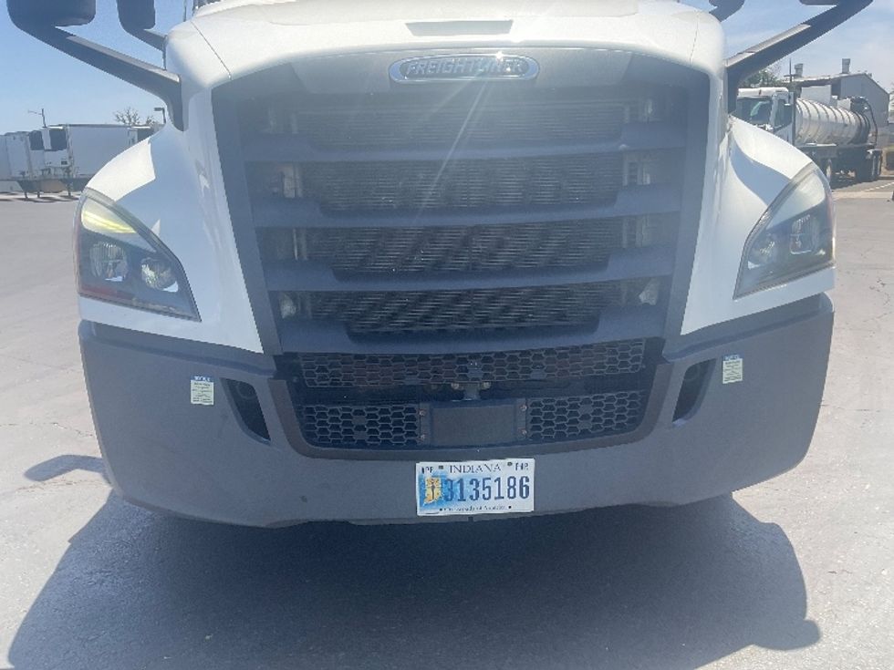 Sleeper Tractor-Heavy Duty Tractors-Freightliner-2022-T12664ST-Phoenix-AZ-506,991\n\t\tmiles-$ 66,000 - Image 26