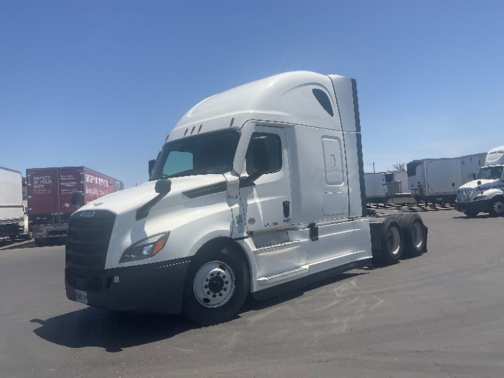 Sleeper Tractor-Heavy Duty Tractors-Freightliner-2022-T12664ST-Phoenix-AZ-506,991\n\t\tmiles-$ 66,000 - Image 3