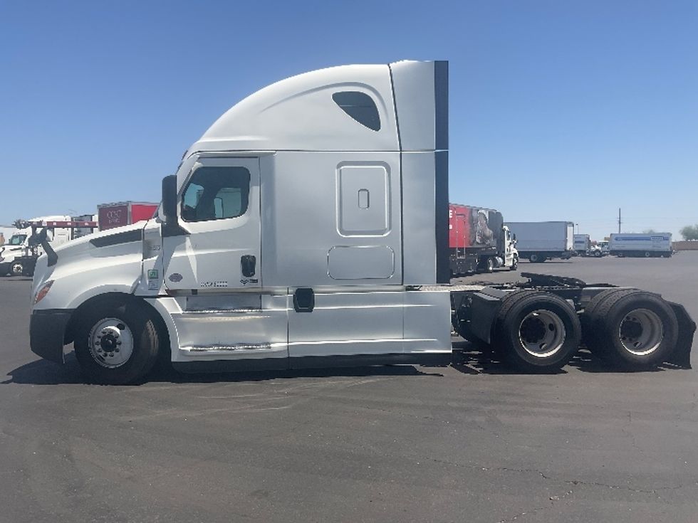 Sleeper Tractor-Heavy Duty Tractors-Freightliner-2022-T12664ST-Phoenix-AZ-506,991\n\t\tmiles-$ 66,000 - Image 4
